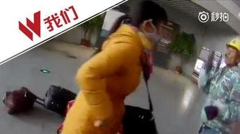 国产男士路边撒尿视频,国产男士路边撒尿事件引发热议 第2张 国产男士路边撒尿视频,国产男士路边撒尿事件引发热议 第2张